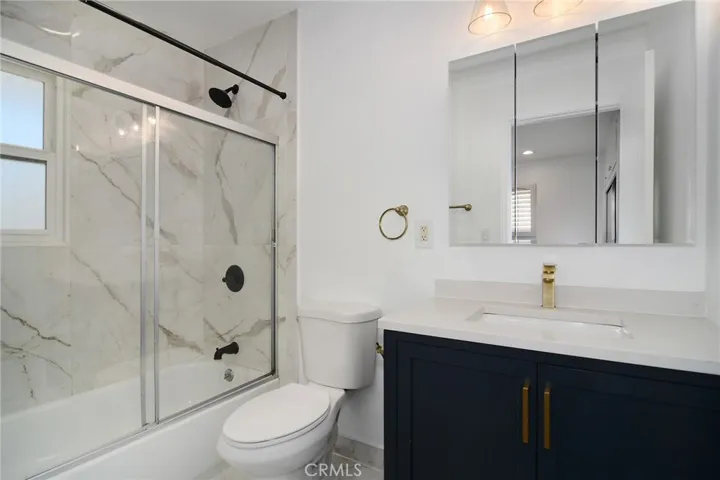 22602 Victory Boulevard, Woodland Hills, California 91367