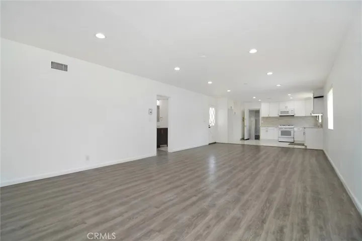 22602 Victory Boulevard, Woodland Hills, California 91367