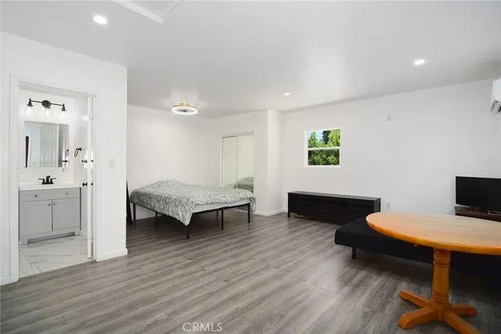 22602 Victory Boulevard, Woodland Hills, California 91367