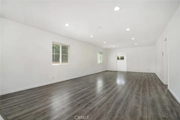 22602 Victory Boulevard, Woodland Hills, California 91367