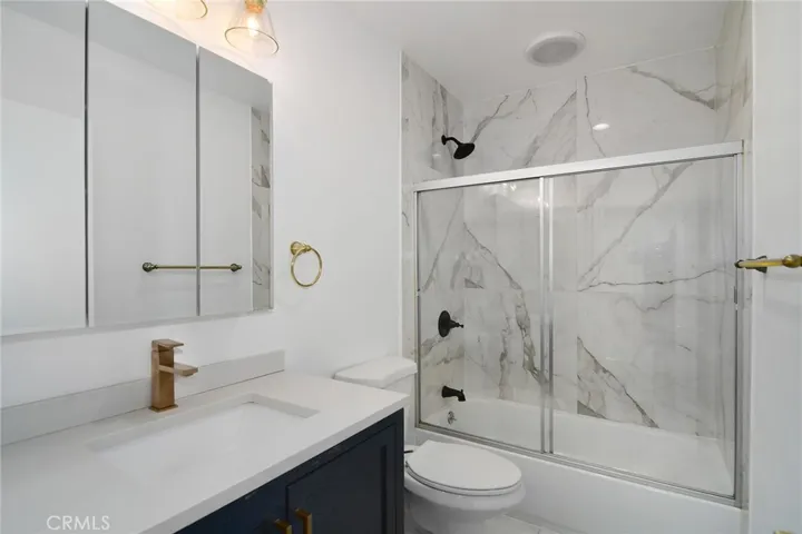 22602 Victory Boulevard, Woodland Hills, California 91367