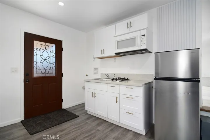22602 Victory Boulevard, Woodland Hills, California 91367