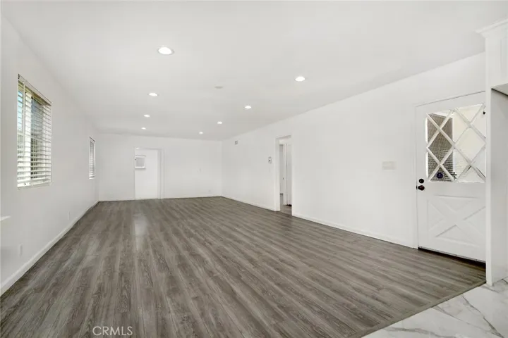 22602 Victory Boulevard, Woodland Hills, California 91367