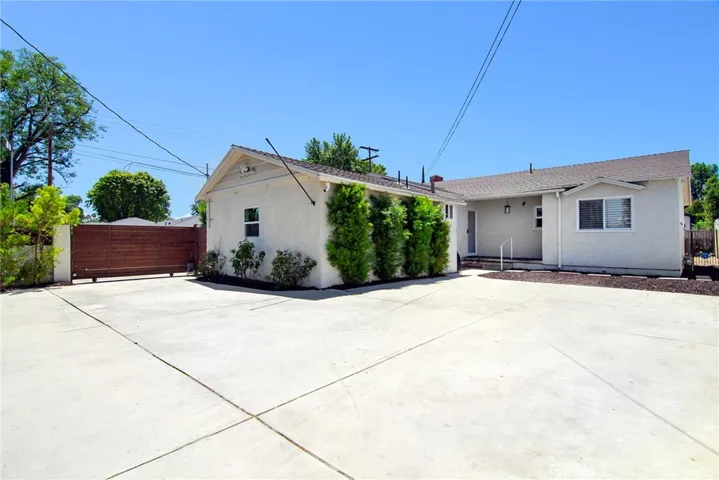 22602 Victory Boulevard, Woodland Hills, California 91367