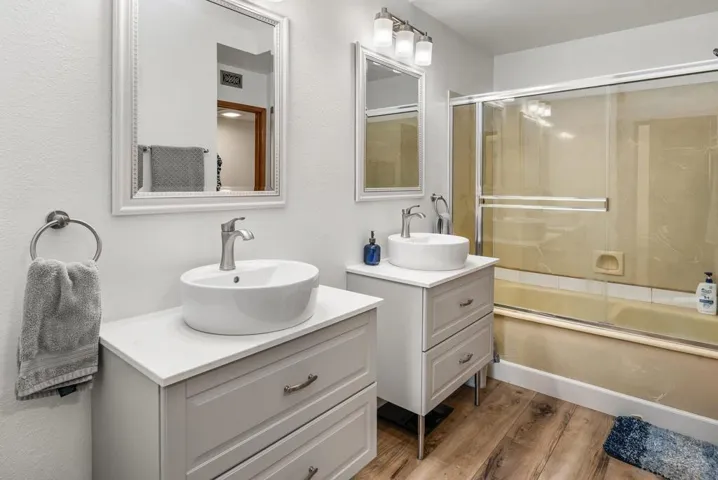 8647 Circle R Valley, Escondido, California 92026