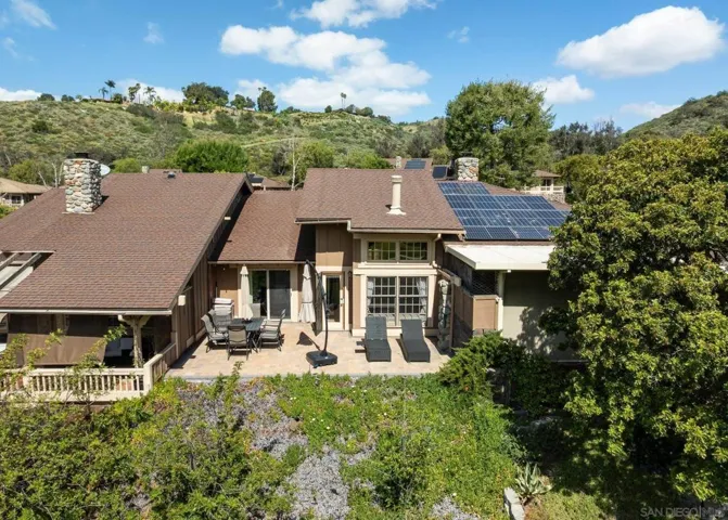 8647 Circle R Valley, Escondido, California 92026