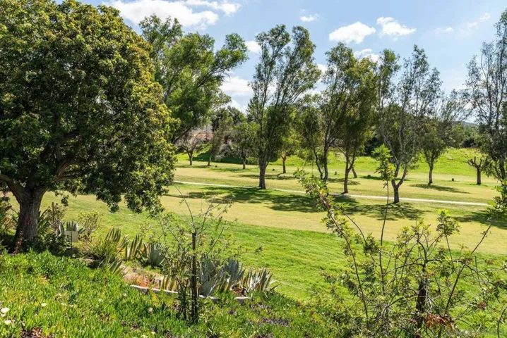 8647 Circle R Valley, Escondido, California 92026