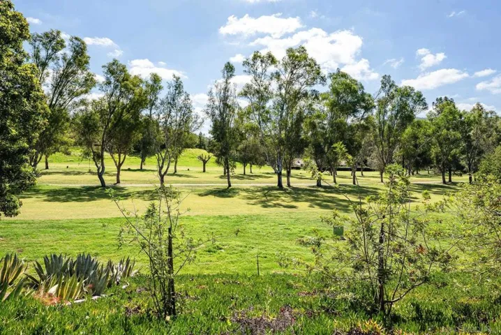 8647 Circle R Valley, Escondido, California 92026
