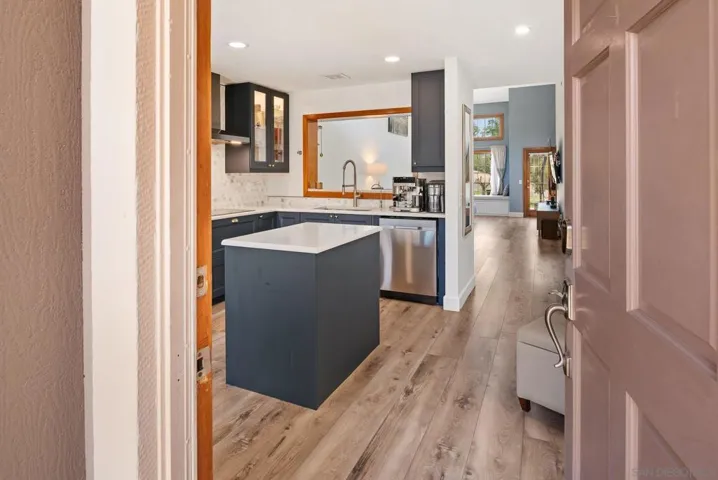 8647 Circle R Valley, Escondido, California 92026