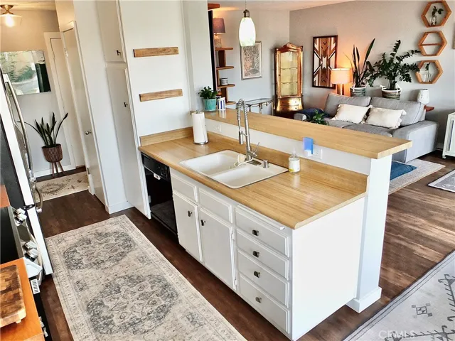 372 Carroll Park E E 406, Long Beach, California 90814