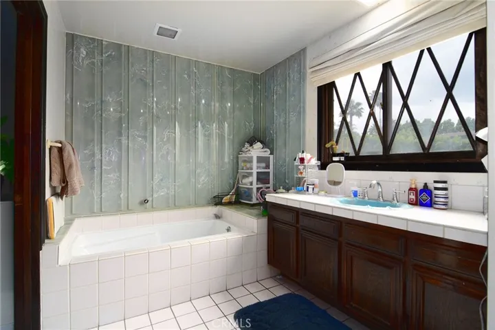 5515 Shirley Avenue, Tarzana, California 91356