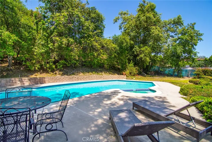5515 Shirley Avenue, Tarzana, California 91356