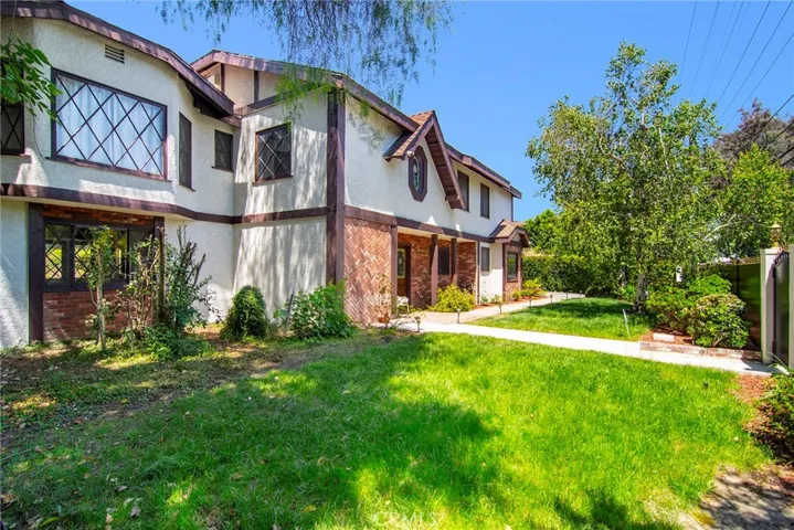 5515 Shirley Avenue, Tarzana, California 91356
