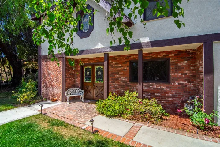 5515 Shirley Avenue, Tarzana, California 91356
