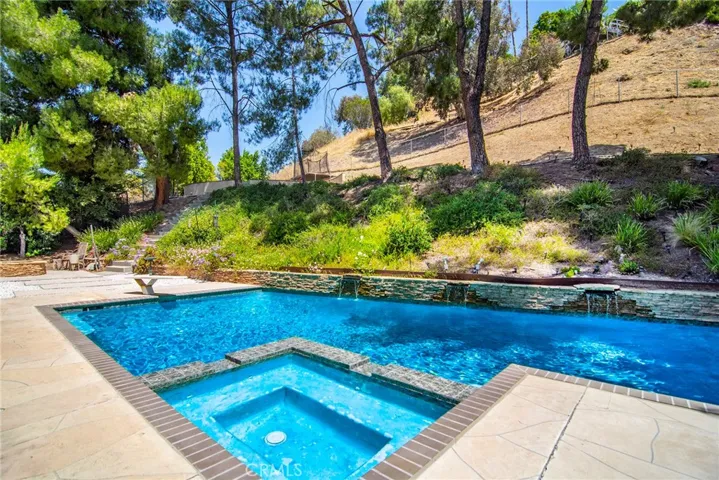 19611 Rosita Street, Tarzana, California 91356