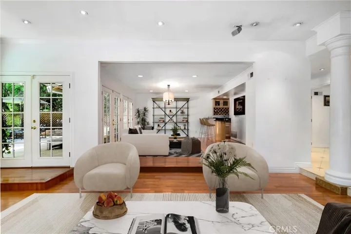 19611 Rosita Street, Tarzana, California 91356