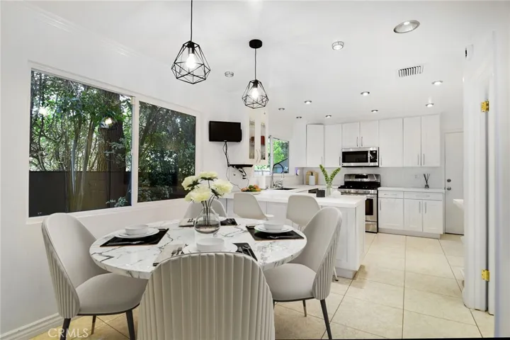 19611 Rosita Street, Tarzana, California 91356