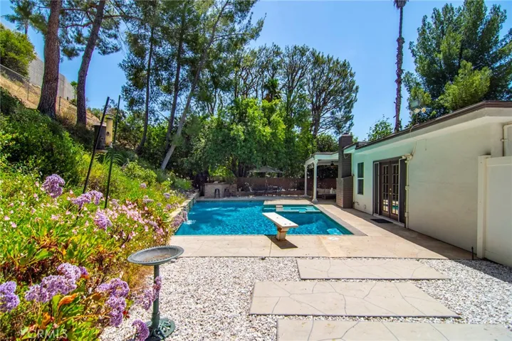 19611 Rosita Street, Tarzana, California 91356