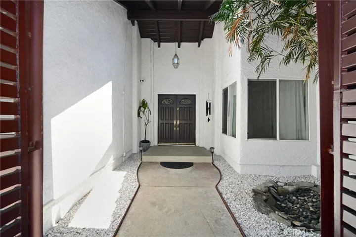 19611 Rosita Street, Tarzana, California 91356