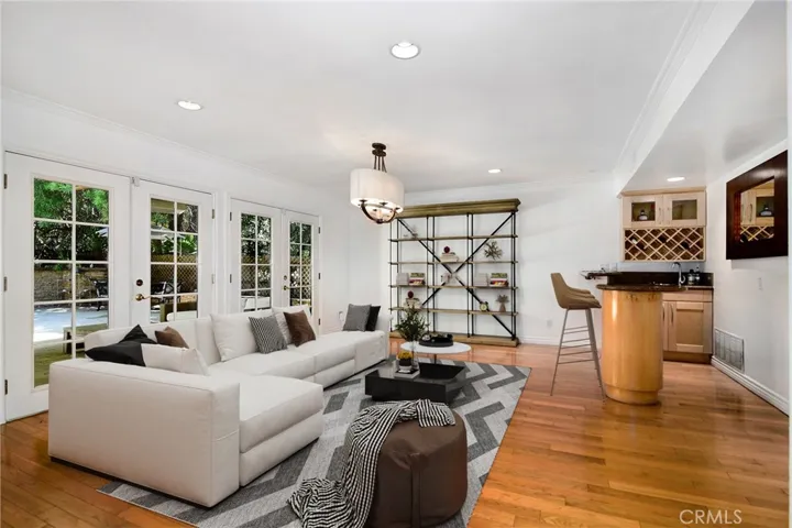 19611 Rosita Street, Tarzana, California 91356