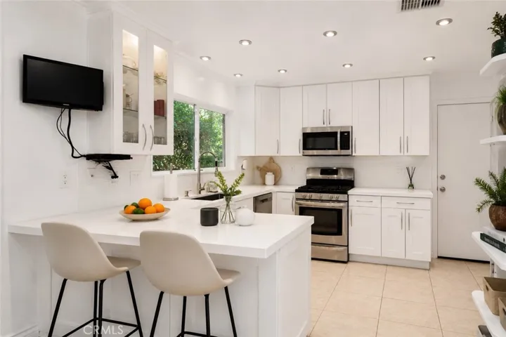 19611 Rosita Street, Tarzana, California 91356