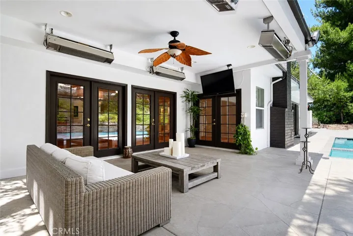 19611 Rosita Street, Tarzana, California 91356