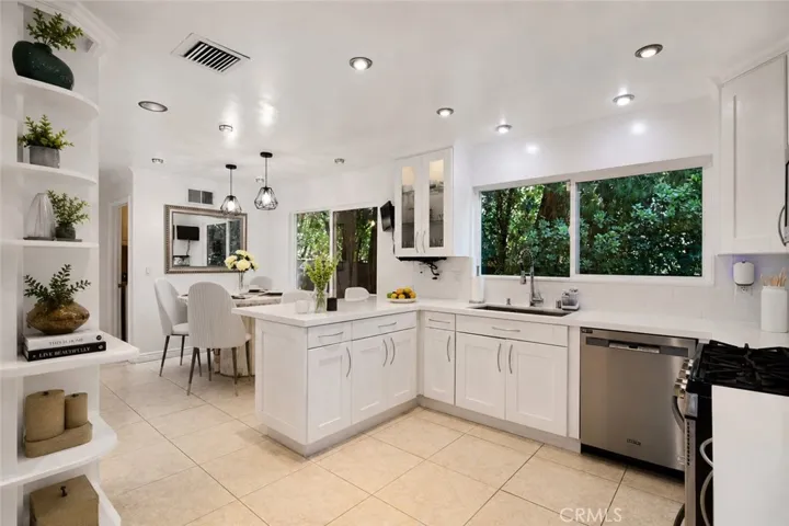 19611 Rosita Street, Tarzana, California 91356