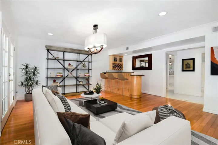 19611 Rosita Street, Tarzana, California 91356