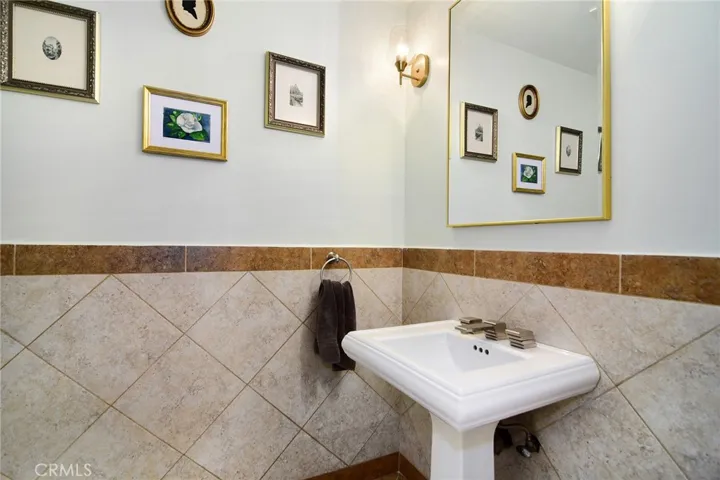19611 Rosita Street, Tarzana, California 91356