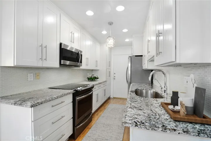 5400 Lindley Avenue 101, Encino, California 91316