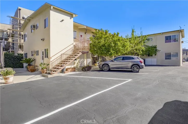 5923 Woodman Avenue, Valley Glen, California 91401