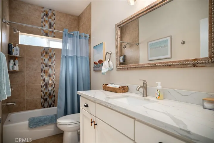 Main level bath