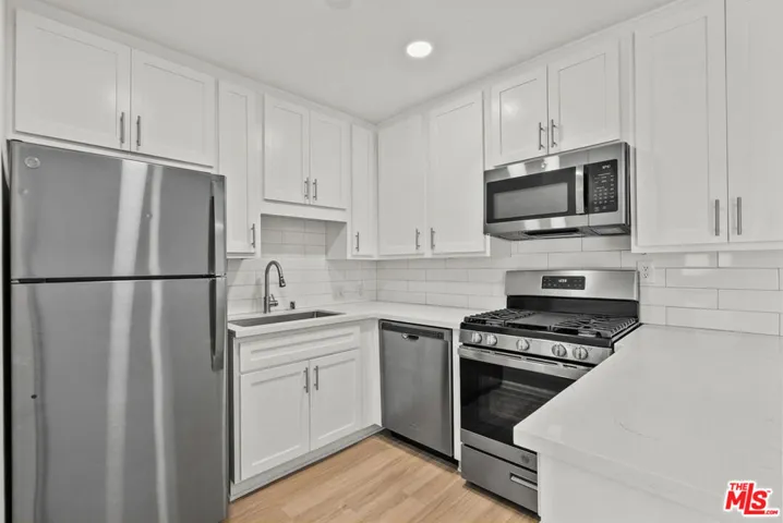 15286 Sutton Street 106, Sherman Oaks, California 91403