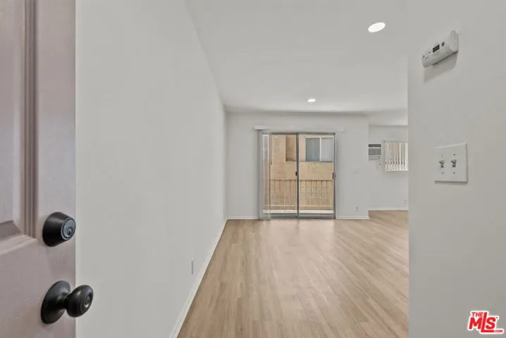 15286 Sutton Street 106, Sherman Oaks, California 91403