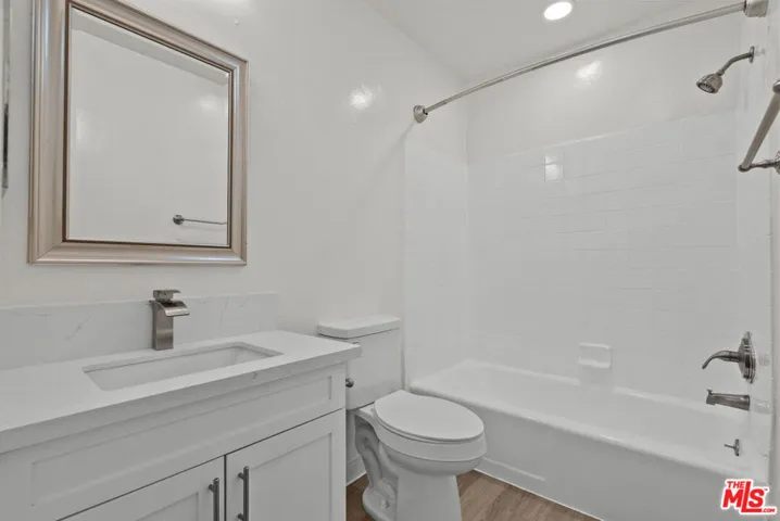 15286 Sutton Street 106, Sherman Oaks, California 91403