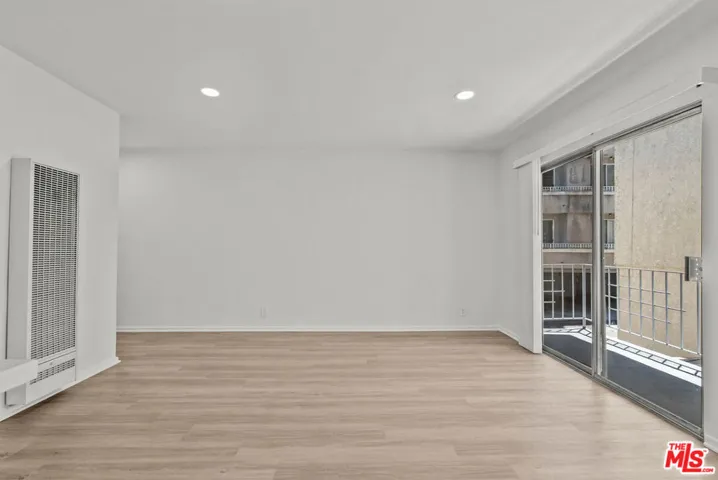 15286 Sutton Street 106, Sherman Oaks, California 91403