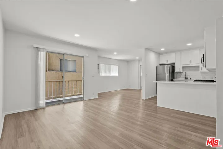 15286 Sutton Street 106, Sherman Oaks, California 91403