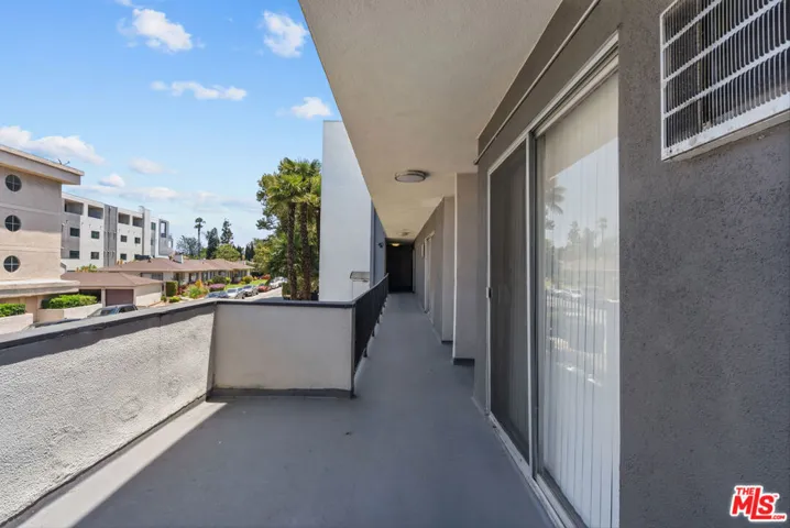 15286 Sutton Street 106, Sherman Oaks, California 91403