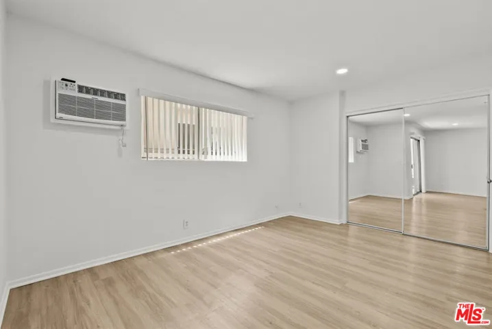 15286 Sutton Street 106, Sherman Oaks, California 91403