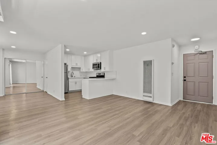 15286 Sutton Street 106, Sherman Oaks, California 91403