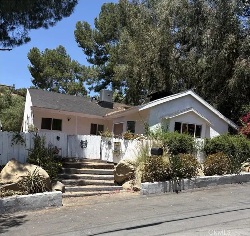 107 Ventura Way, Chatsworth, California 91311