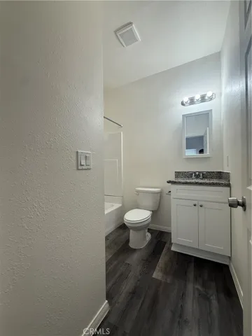2001 Cedar Avenue 13, Long Beach, California 90806