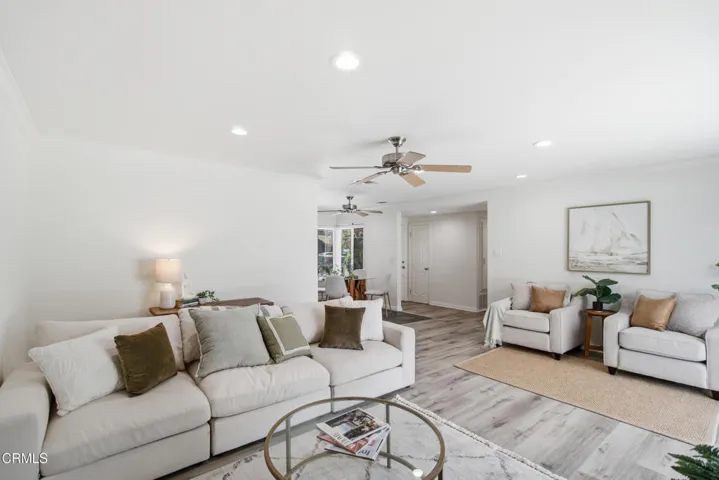 Living Room (3)