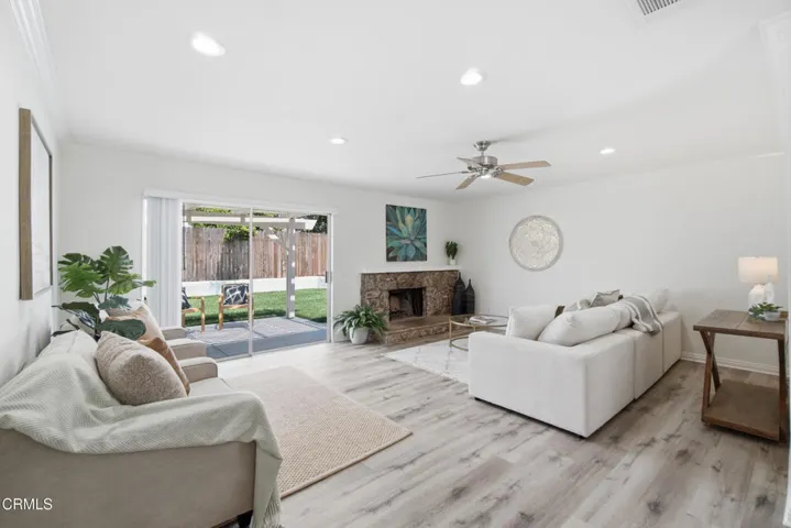 Living Room (2)