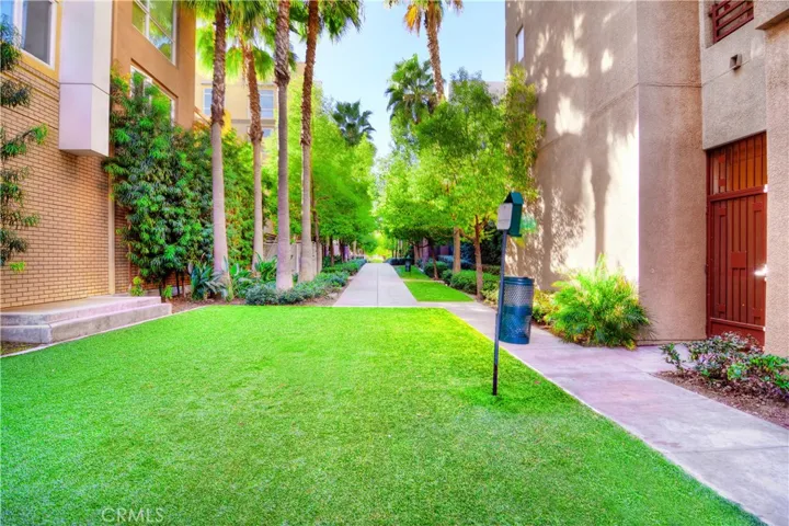 21301 Erwin Street 231, Woodland Hills, California 91367