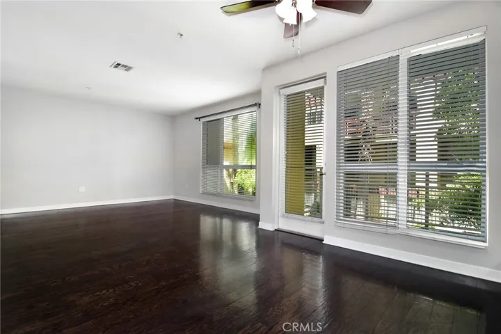 21301 Erwin Street 231, Woodland Hills, California 91367