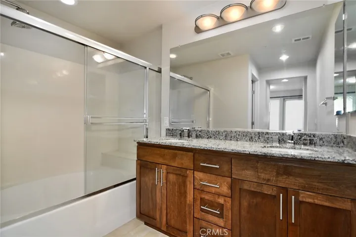 21301 Erwin Street 231, Woodland Hills, California 91367