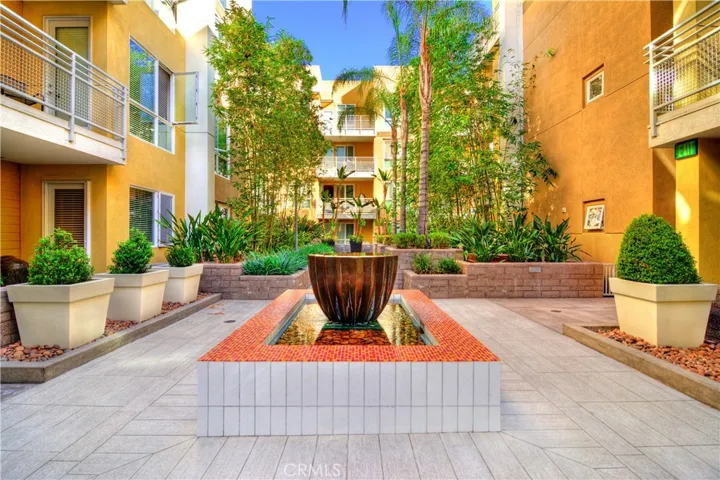 21301 Erwin Street 231, Woodland Hills, California 91367