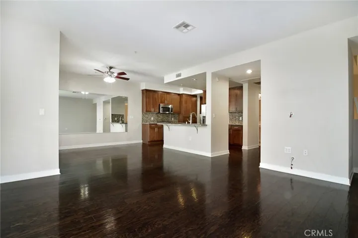 21301 Erwin Street 231, Woodland Hills, California 91367