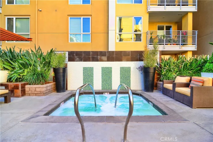 21301 Erwin Street 231, Woodland Hills, California 91367
